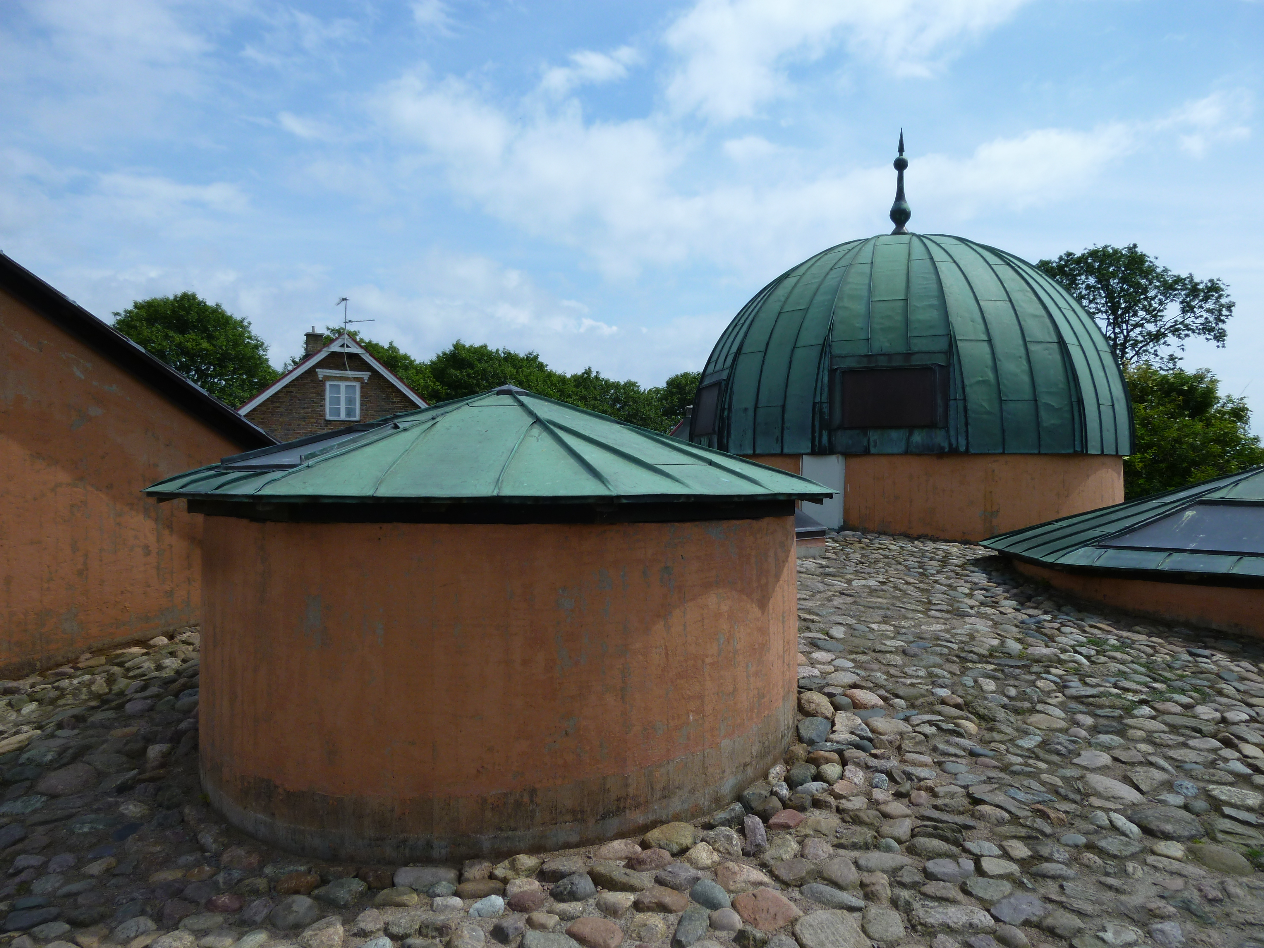 Stjerneborg. Resterna av Brahes observatorium finns under marken. Här gick vi på en visning. Den tar bara ca en kvart och kostar en tia utöver entrén till museum och trädgård. Alltid spännande med ställen under marken, man undrar vad som kan finnas där, eller hur?